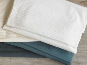 Coyuchi 300 Percale Pintuck - Flat sheet - Twin