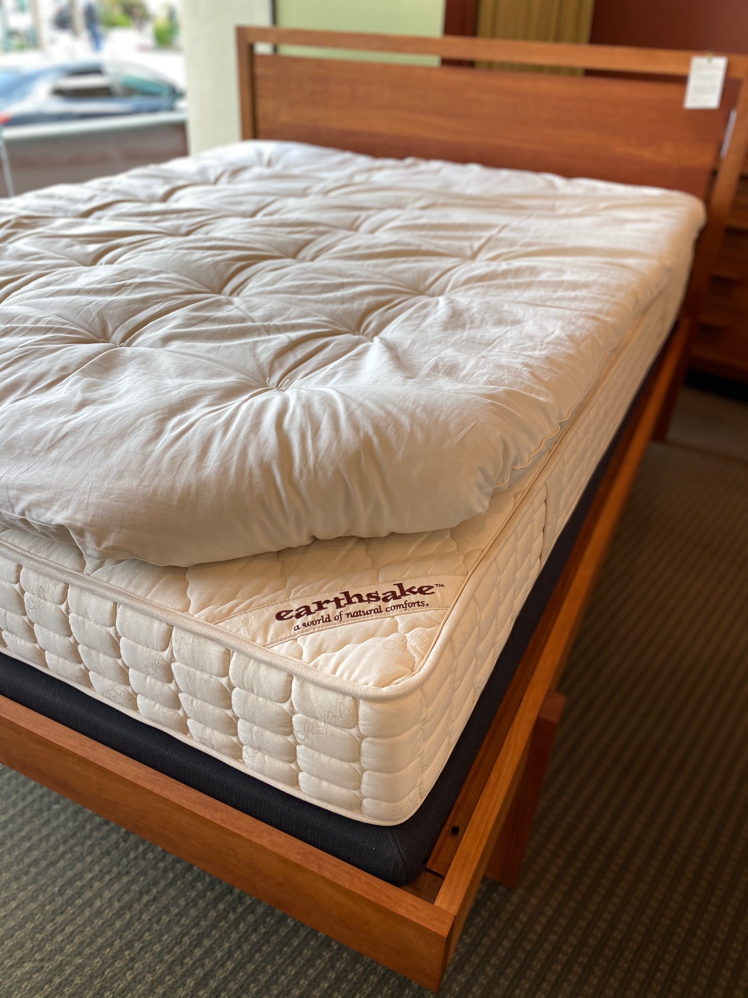 earthSake Mattress with Pillowtop topper