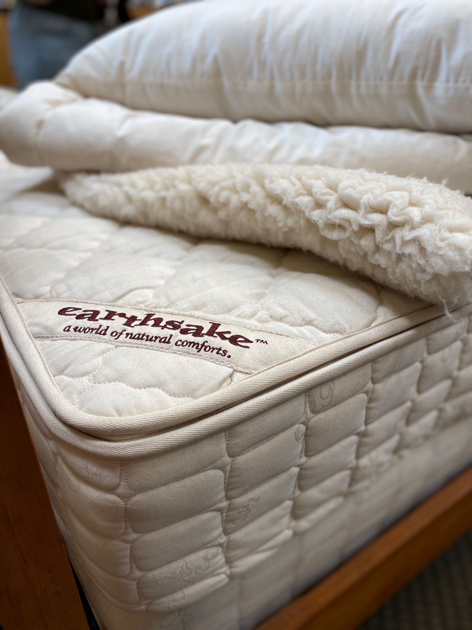 https://www.earthsake.com/store/media/earthSake-Utopia-Mattress-zipped.jpg